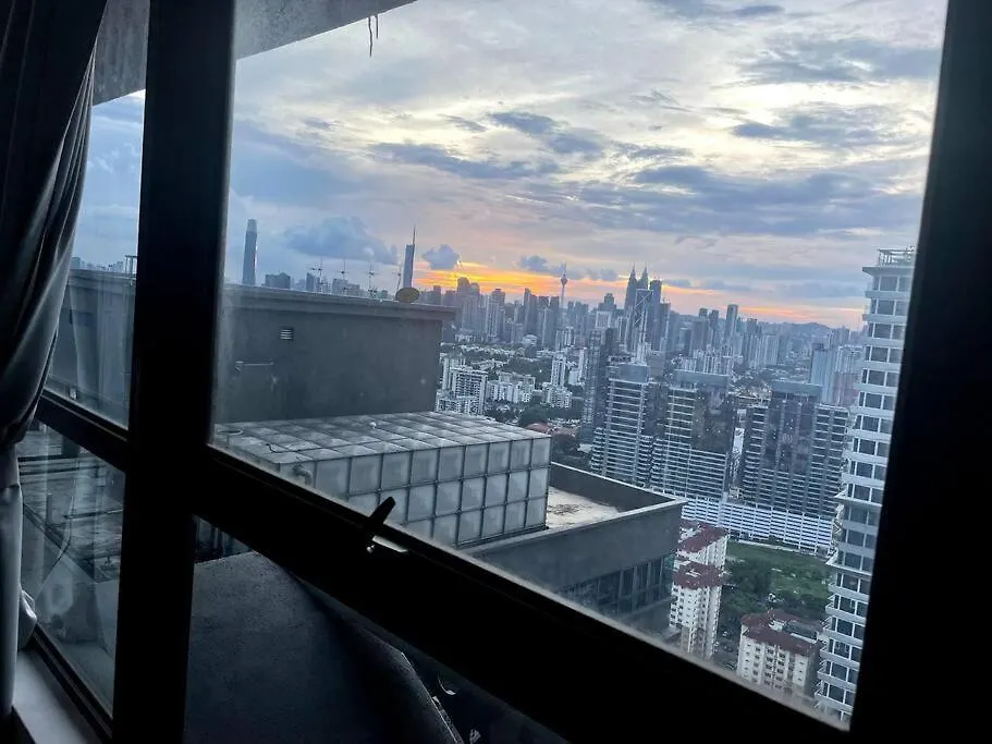 Private Lift With Kl View Netflix 500Mbps Internet Cozy Space And Privacy 1Bedroom 2 Beds 1 Bathroom Kuala Lumpur 0*,  Malesia