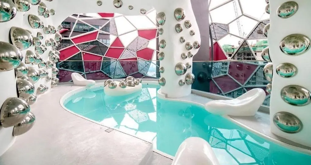 Private Lift With Kl View Netflix 500Mbps Internet Cozy Space And Privacy 1Bedroom 2 Beds 1 Bathroom Kuala Lumpur Ma­lay­sia